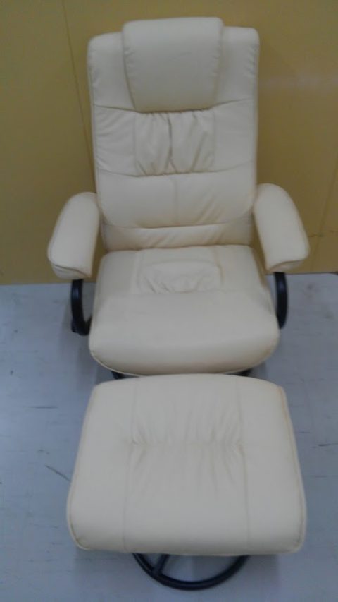 【2人掛けソファ】と【リクライニングチェア】を出張買取させて頂きました!!