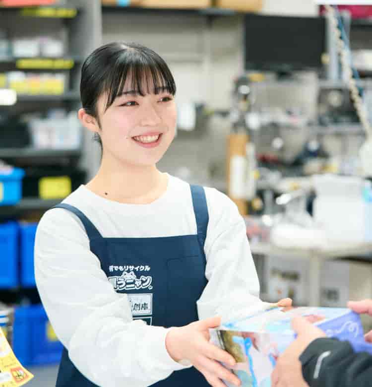 お宝創庫グループ 職場風景 査定