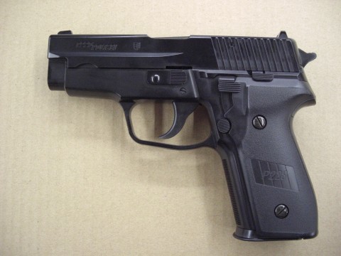 東京マルイ シグザウエルP228(エアコッキング)18歳以上対象 買取致しました！