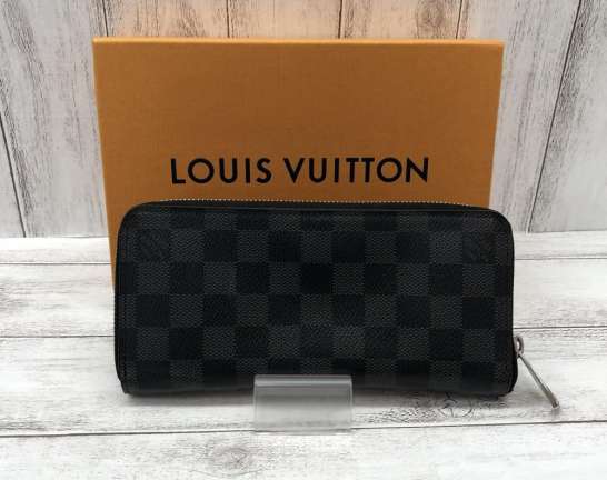 LOUIS VUITTON　ジッピーウォレット・ヴェルティカル　ダミエ・グラフィット　買取しました！