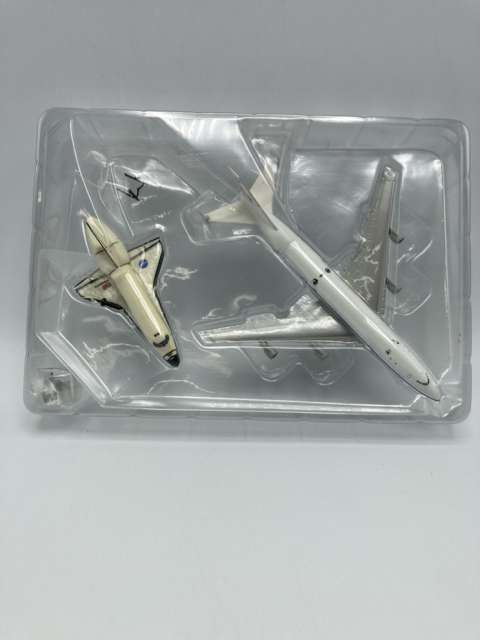 1500 ヘルパ herpa NASA スペースシャトル SPACE SHUTTLE ディスカバリー Discovery (OV-103) & BOEING 747-100SCA　買取しました！