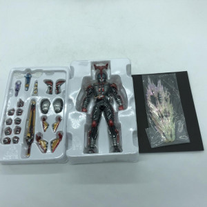 バンダイ S.H.Figuarts (真骨彫製法) 仮面ライダーカブト ハイパーフォーム　買取しました！