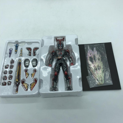 バンダイ(BANDAI) S.H.Figuarts（真骨彫製法） 仮面ライダーカブト