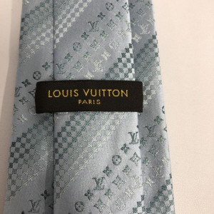 LOUIS VUITTON ルイ・ヴィトン モノグラム ストライプ シルク ネクタイ 水色　買取しました！