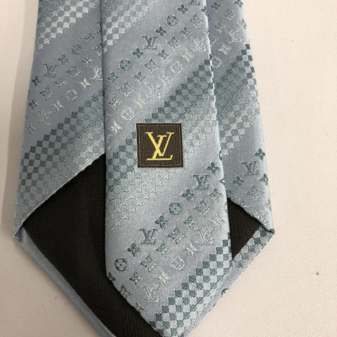LOUIS VUITTON ルイ・ヴィトン モノグラム ストライプ シルク ネクタイ 水色　買取しました！