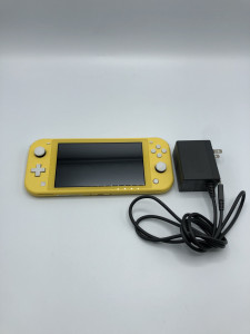 Nintendo Switch Lite 本体 イエロー ACアダプターのみ付属　宅配買取しました！