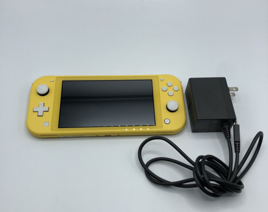 Nintendo Switch Lite 本体 イエロー ACアダプターのみ付属　宅配買取しました！