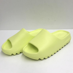 adidas YEEZY SLIDE イージー スライド サイズ27.5cm グロウ グリーン　買取しました！