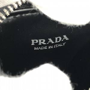 PRADA プラダ ミニポーチ 黒 レザー　買取しました！