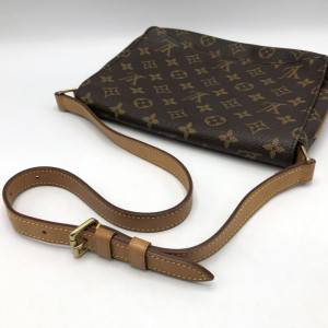 LOUIS VUITTON ルイ・ヴィトン ミュゼットタンゴ モノグラム ブラウン ショルダーバッグ　買取しました！