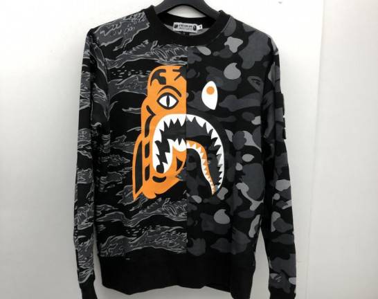 A BATHING APE×UNDEFEATED TIGER SHARK HALF CREWNECK スウェット サイズM　出張買取しました！